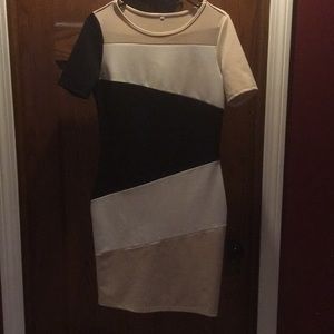 Color block short sleeved midi dress.